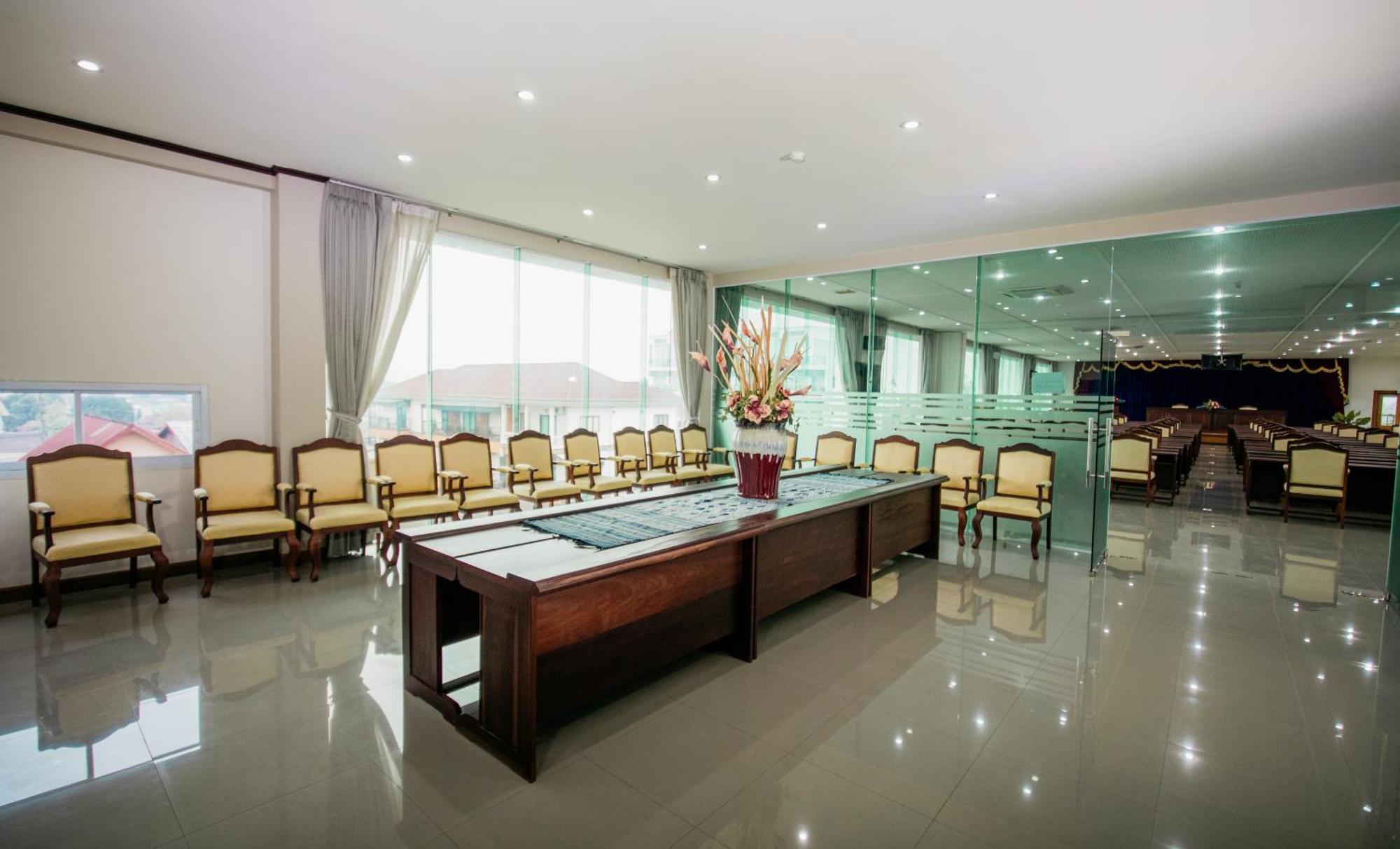 Sisombat Plaza Hotel Vang Vieng Eksteriør bilde
