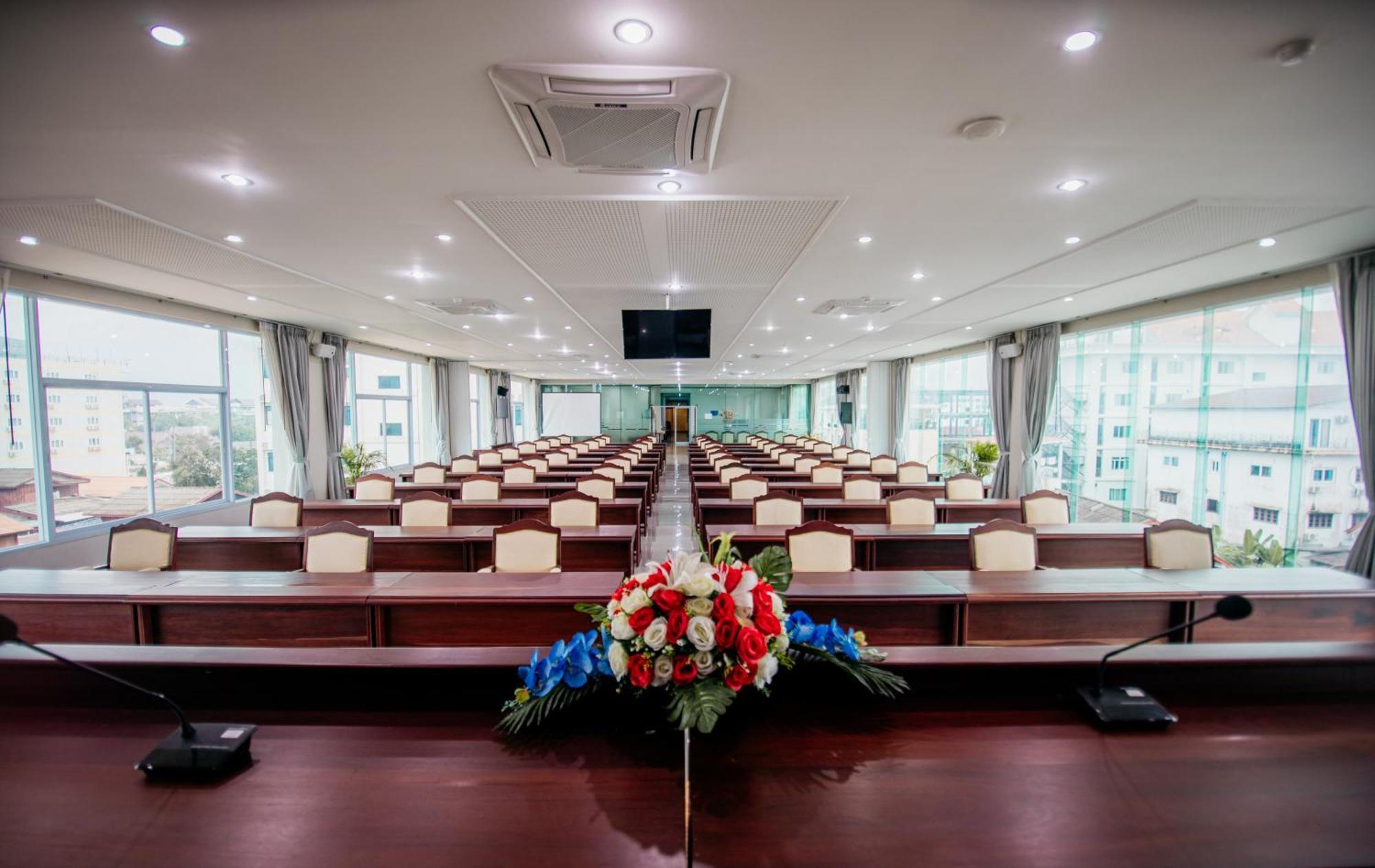 Sisombat Plaza Hotel Vang Vieng Eksteriør bilde