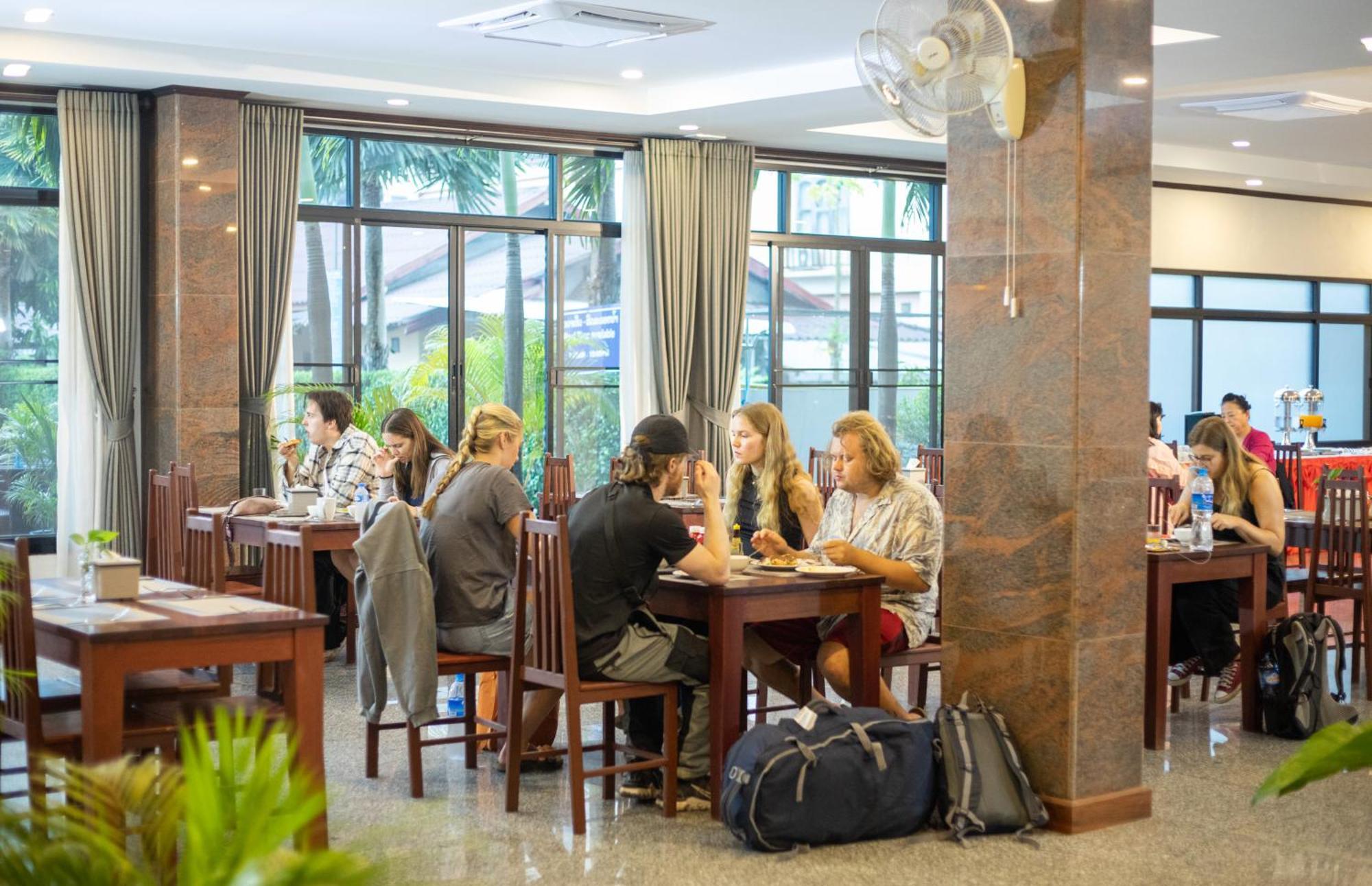 Sisombat Plaza Hotel Vang Vieng Eksteriør bilde