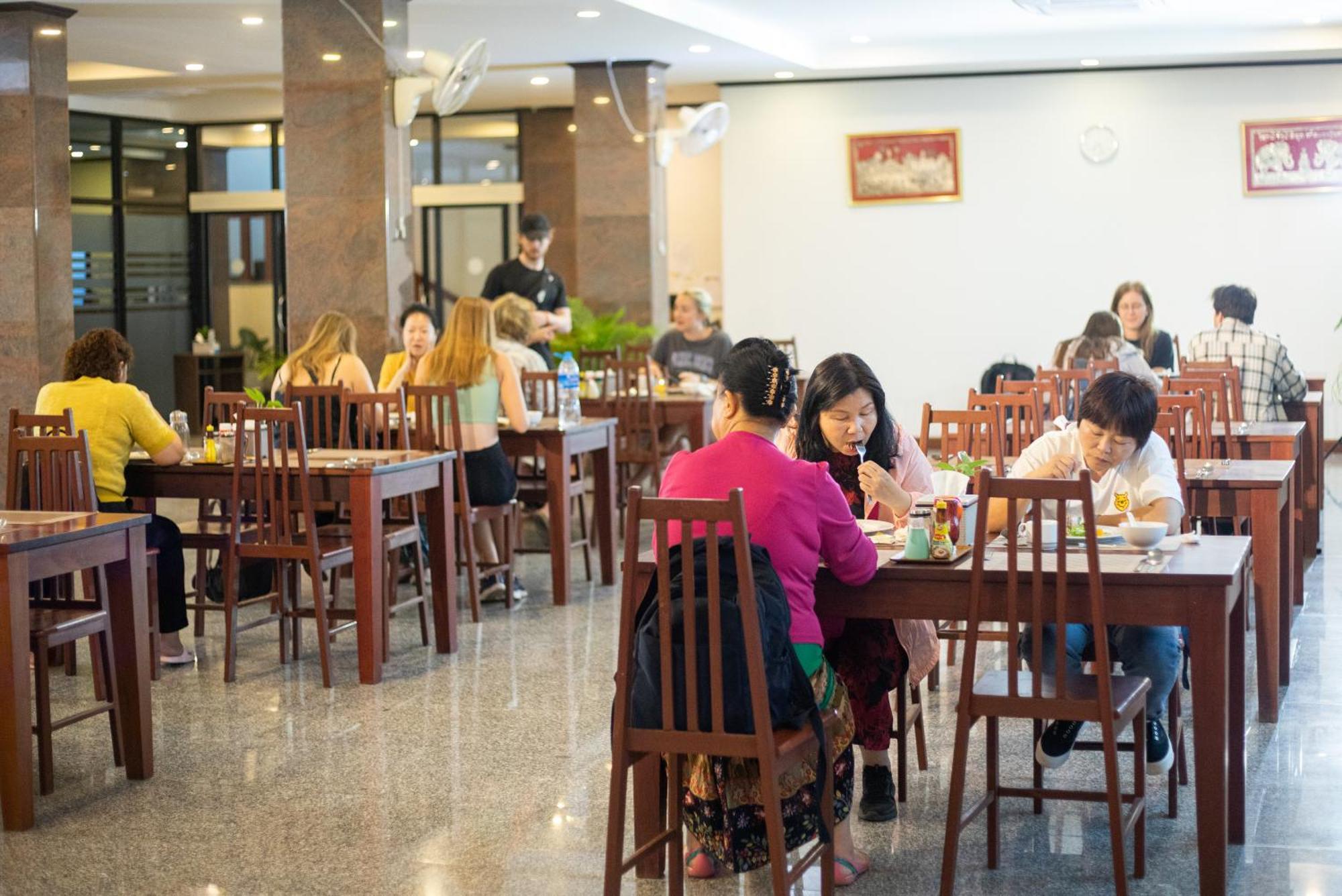 Sisombat Plaza Hotel Vang Vieng Eksteriør bilde