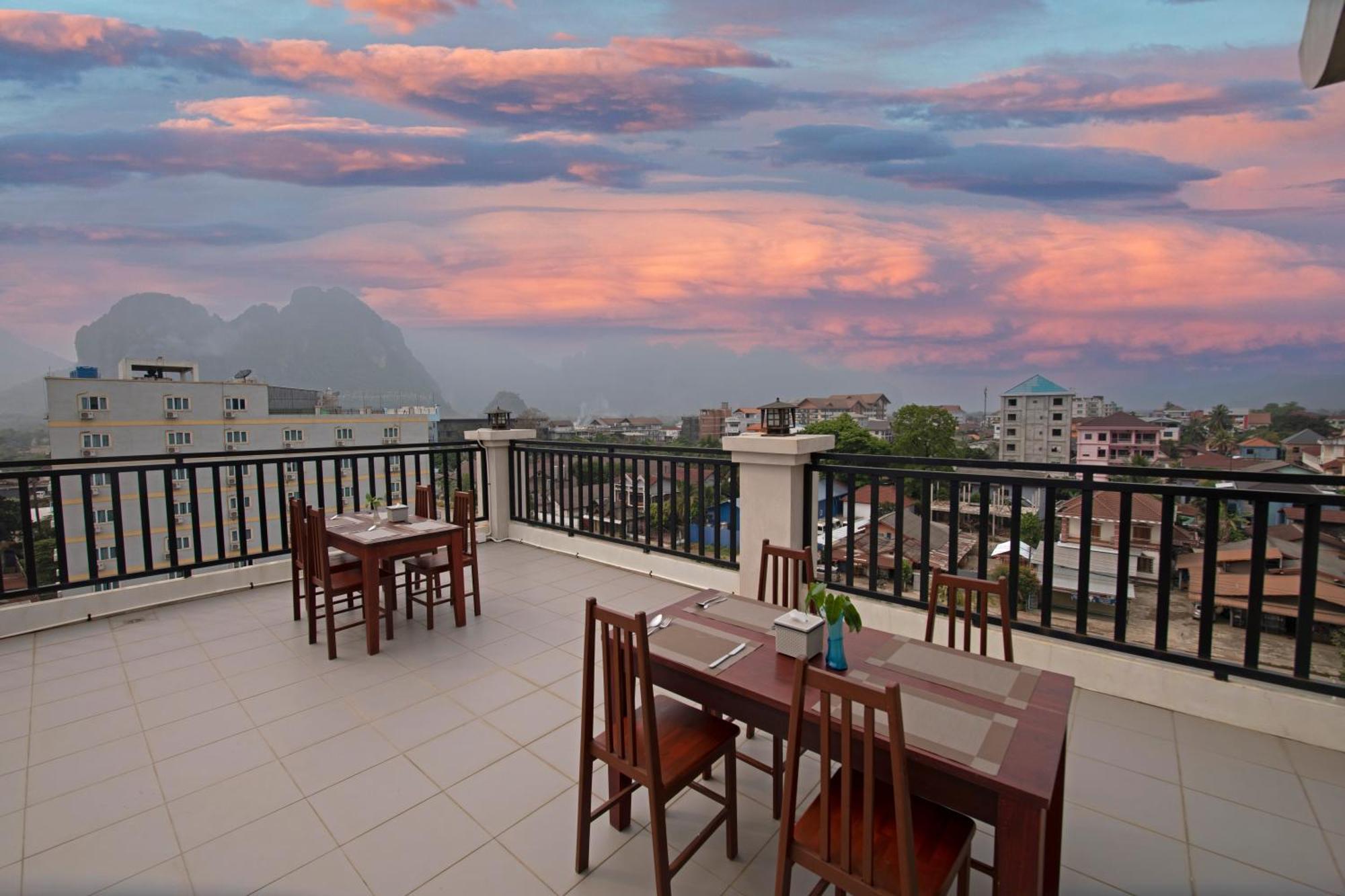 Sisombat Plaza Hotel Vang Vieng Eksteriør bilde