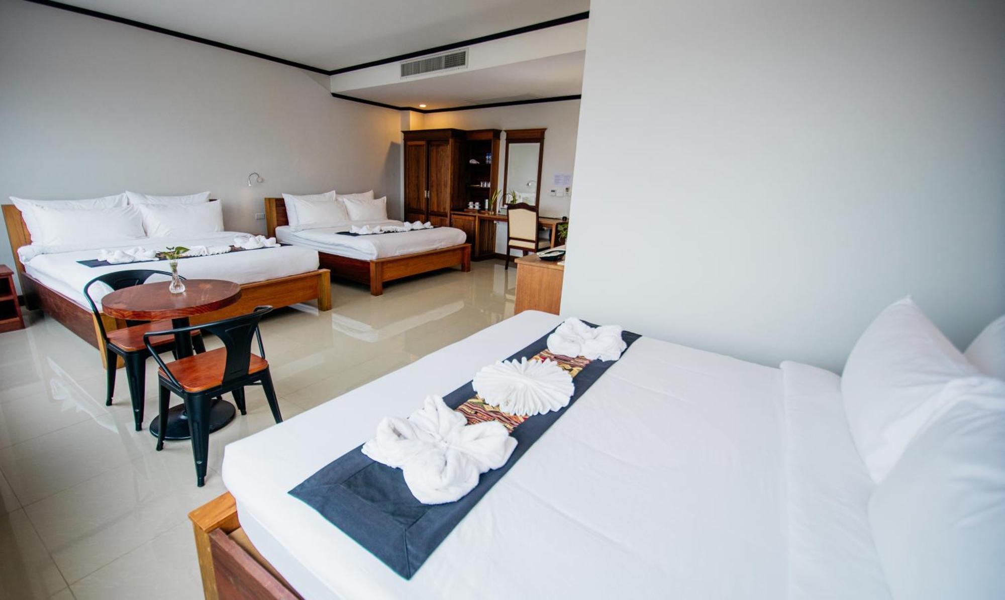 Sisombat Plaza Hotel Vang Vieng Eksteriør bilde