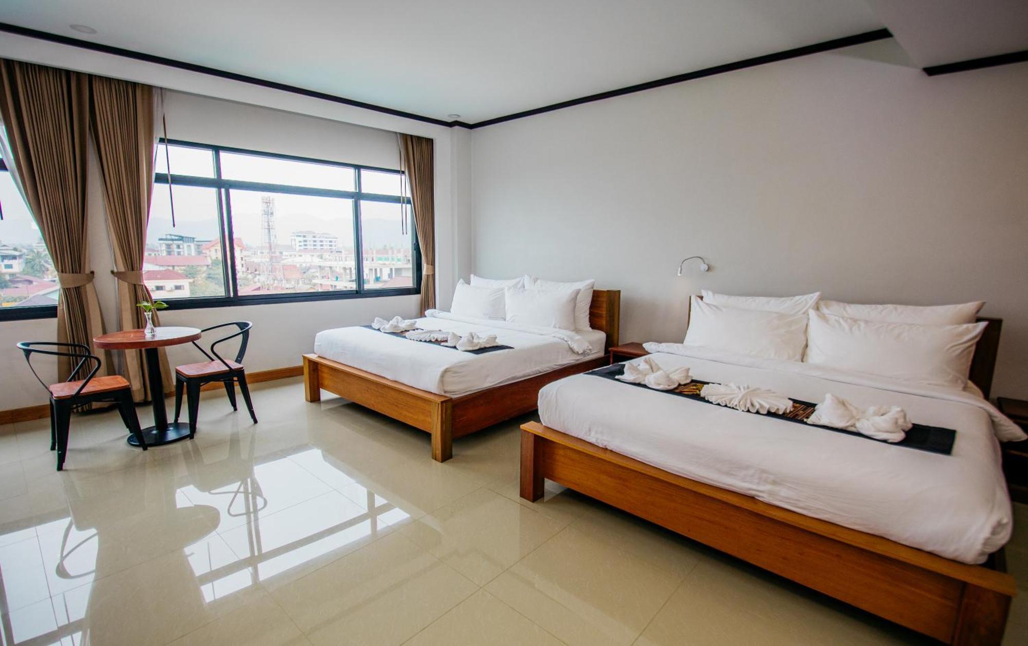 Sisombat Plaza Hotel Vang Vieng Eksteriør bilde