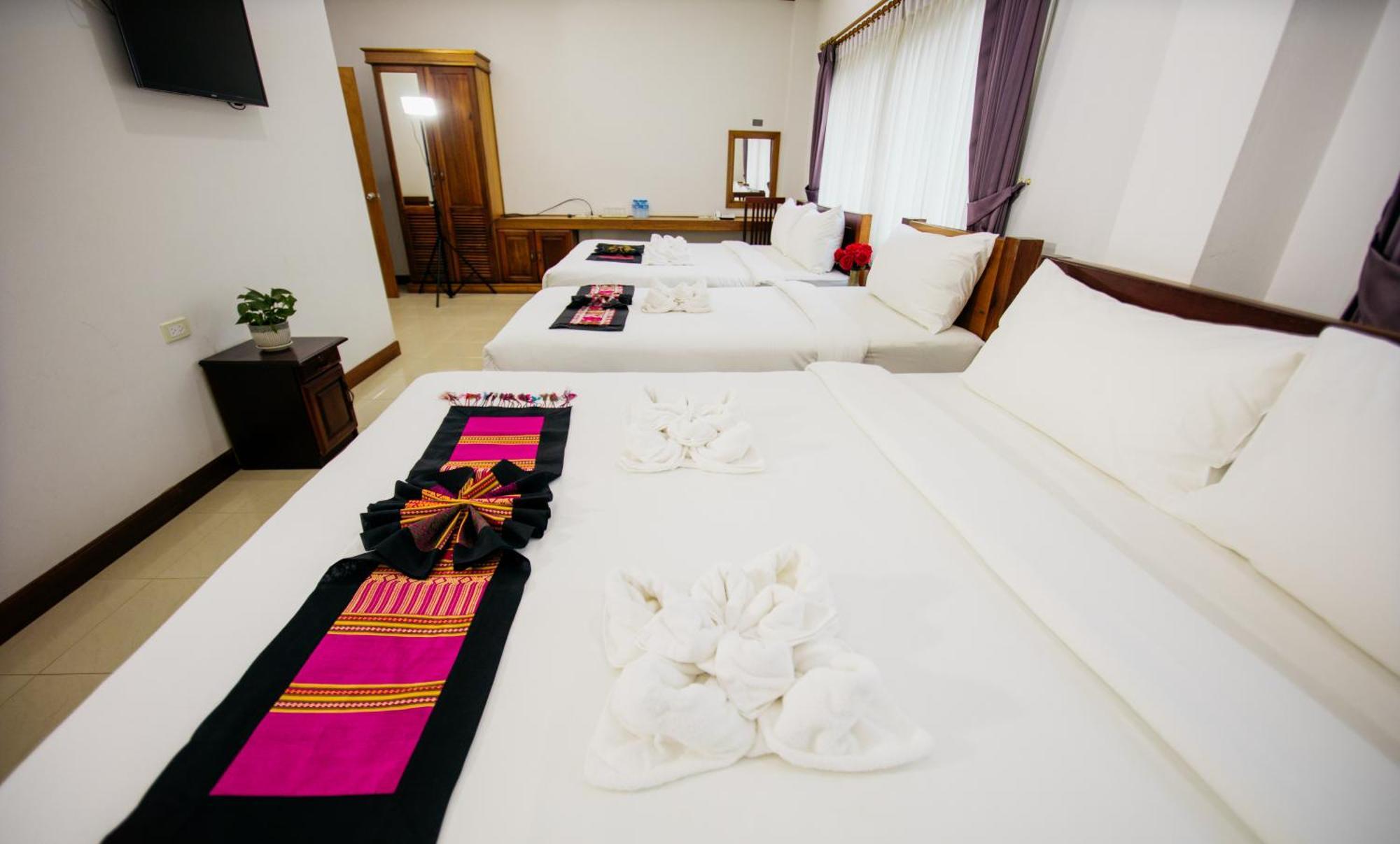 Sisombat Plaza Hotel Vang Vieng Eksteriør bilde