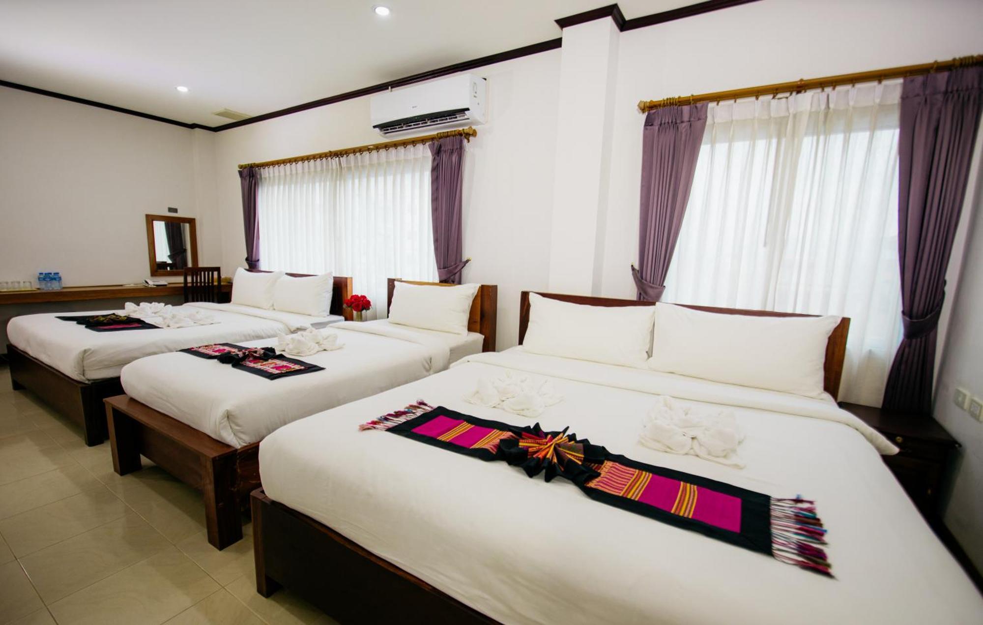 Sisombat Plaza Hotel Vang Vieng Eksteriør bilde