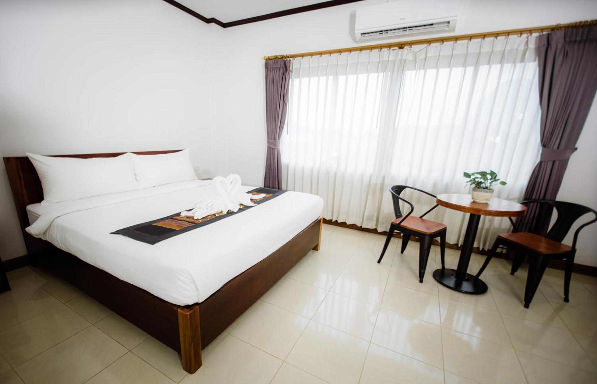 Sisombat Plaza Hotel Vang Vieng Eksteriør bilde