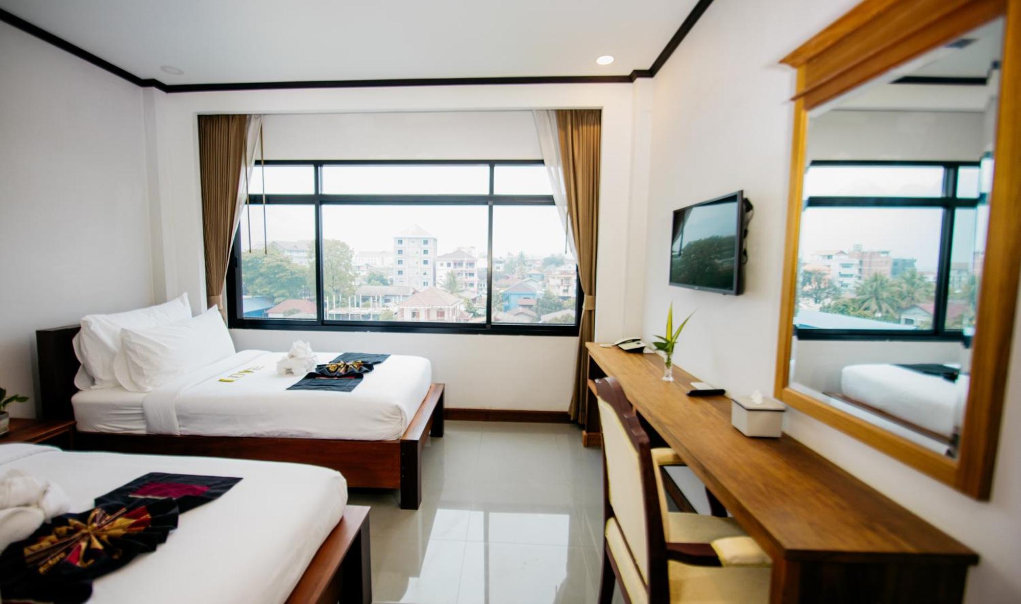 Sisombat Plaza Hotel Vang Vieng Eksteriør bilde
