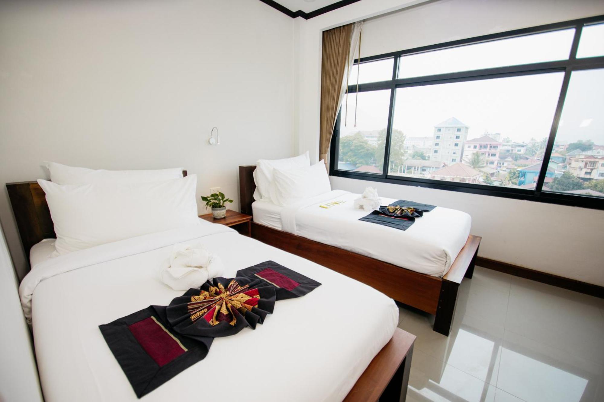 Sisombat Plaza Hotel Vang Vieng Eksteriør bilde