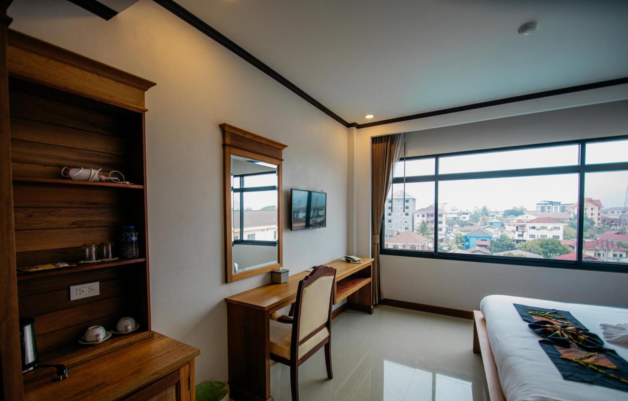 Sisombat Plaza Hotel Vang Vieng Eksteriør bilde
