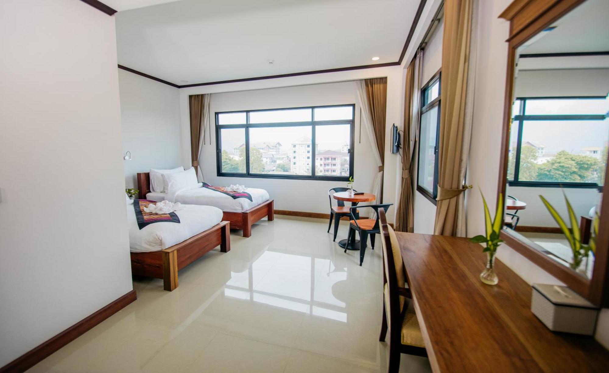 Sisombat Plaza Hotel Vang Vieng Eksteriør bilde