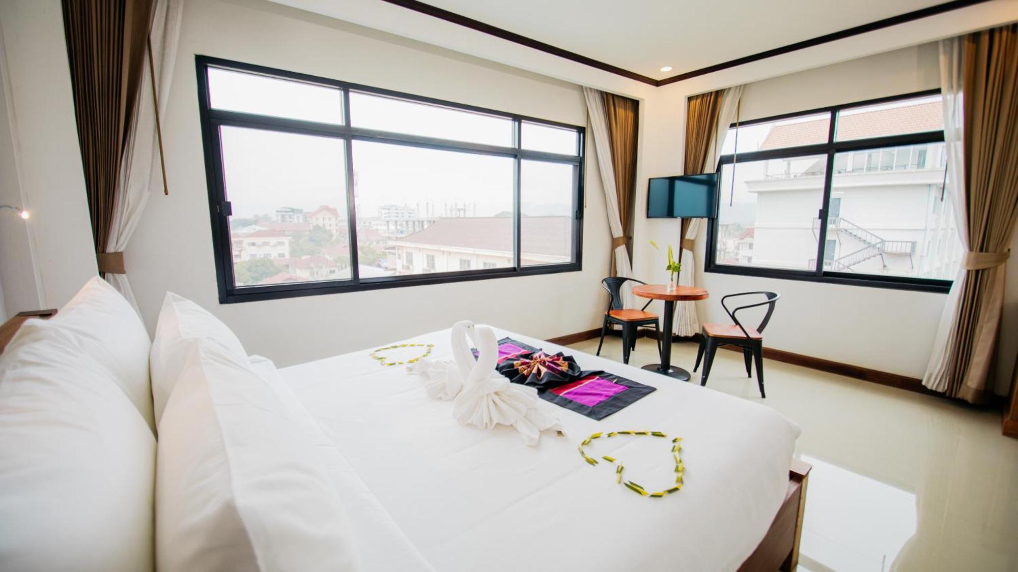 Sisombat Plaza Hotel Vang Vieng Eksteriør bilde